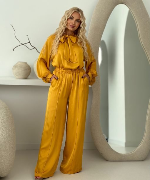 Alternative view of Garstyčių spalvos viskozinio šilko kostiumėlis