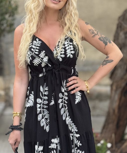 Juodos spalvos paparčio rašto suknelė