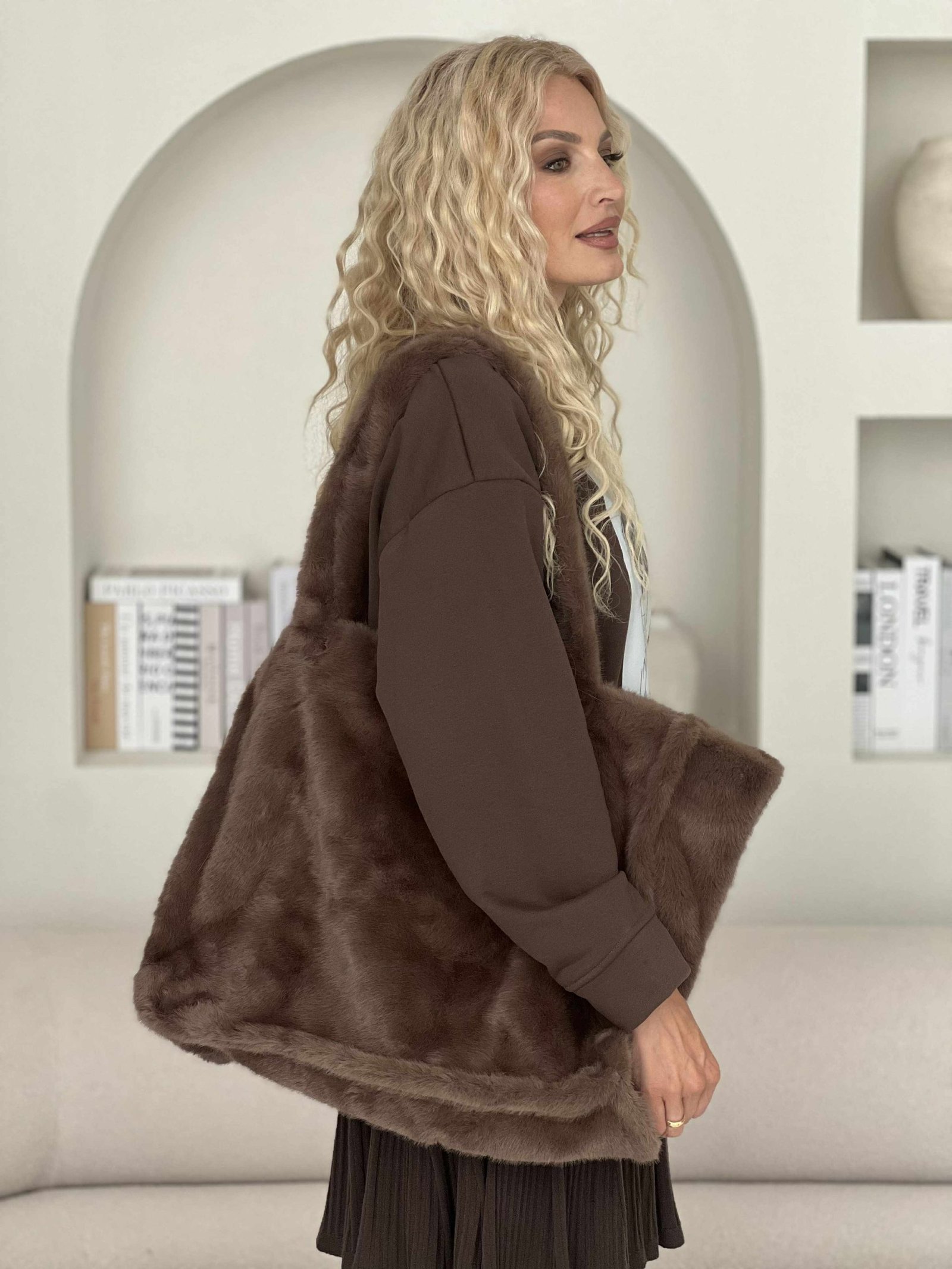 Dirbtino kailio rankinė, šokolado spalvos - Image 2