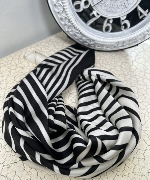 Juodos spalvos skarelė