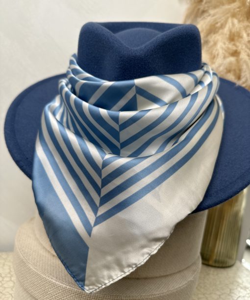 Džinso spalvos skarelė