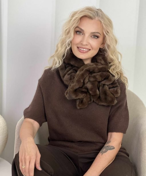 Alternative view of Šalikas "Kailiukas-siauresnis", šokolado spalva