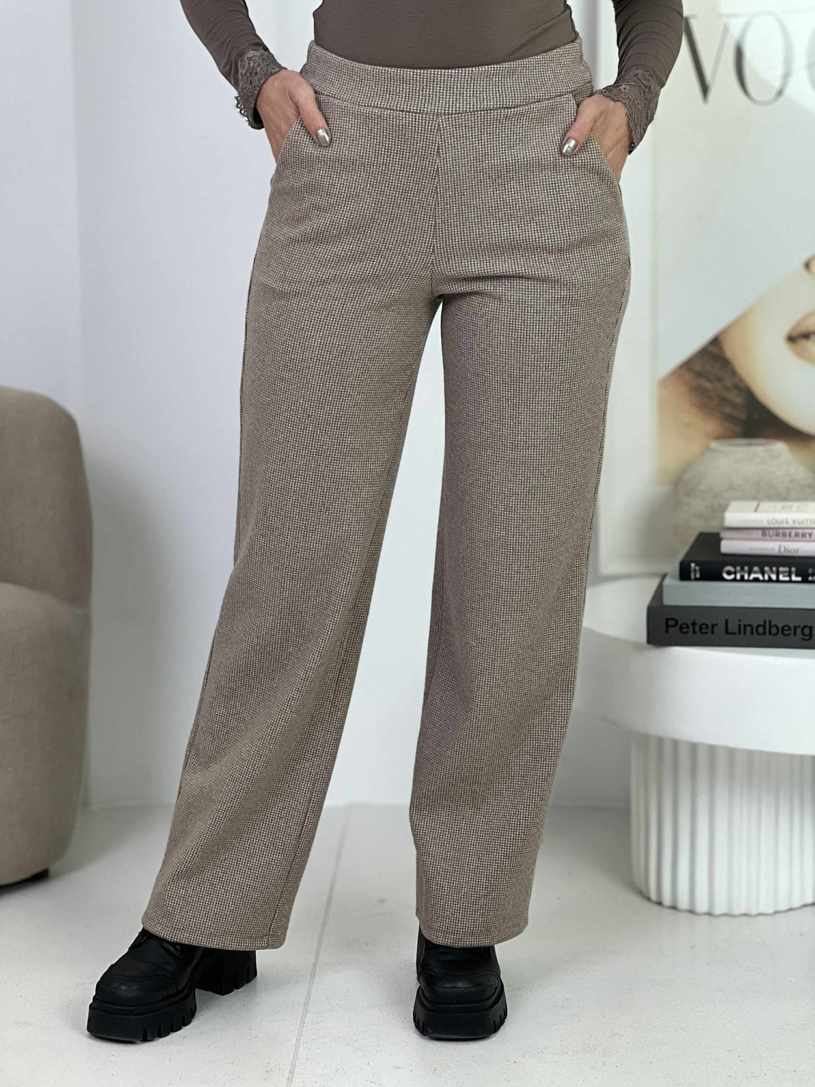 Klasikinės kelnės su gumele, kapučino/latte spalva