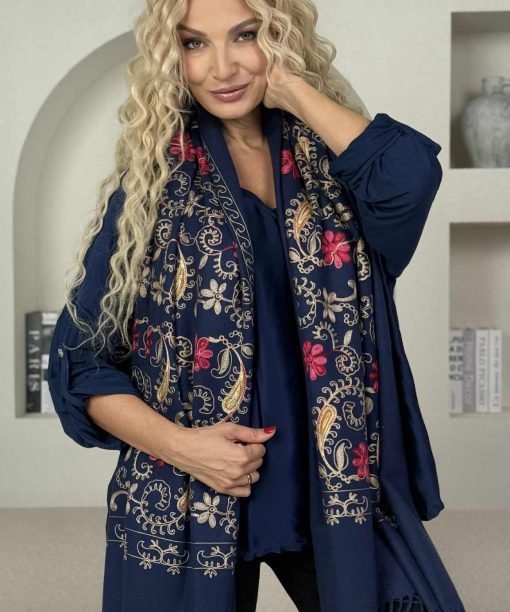 Šalikas "Siuvinėti ornamentai" , tamsiai mėlyna spalva