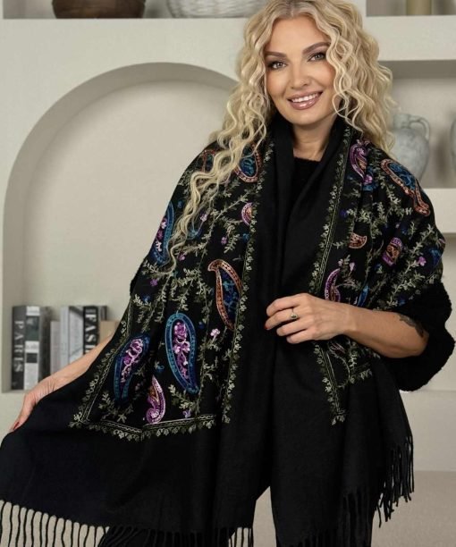 Alternative view of Šalikas "Siuvinėti ornamentai" , chaki/mėlyna/violetinė spalva