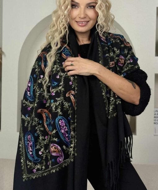 Šalikas "Siuvinėti ornamentai" , chaki/mėlyna/violetinė spalva