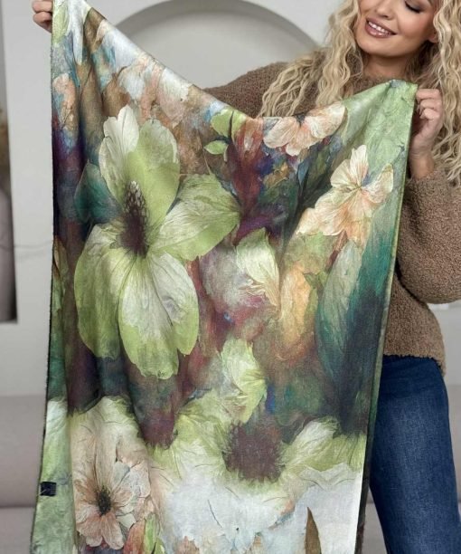 Alternative view of Šalikas "Tapytos gėlės" žali/rudi atspalviai