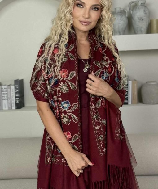 Šalikas "Siuvinėti ornamentai" , vyno spalva