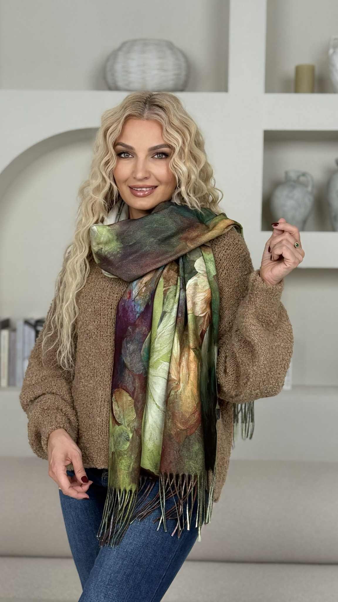 Šalikas "Tapytos gėlės" žali/rudi atspalviai