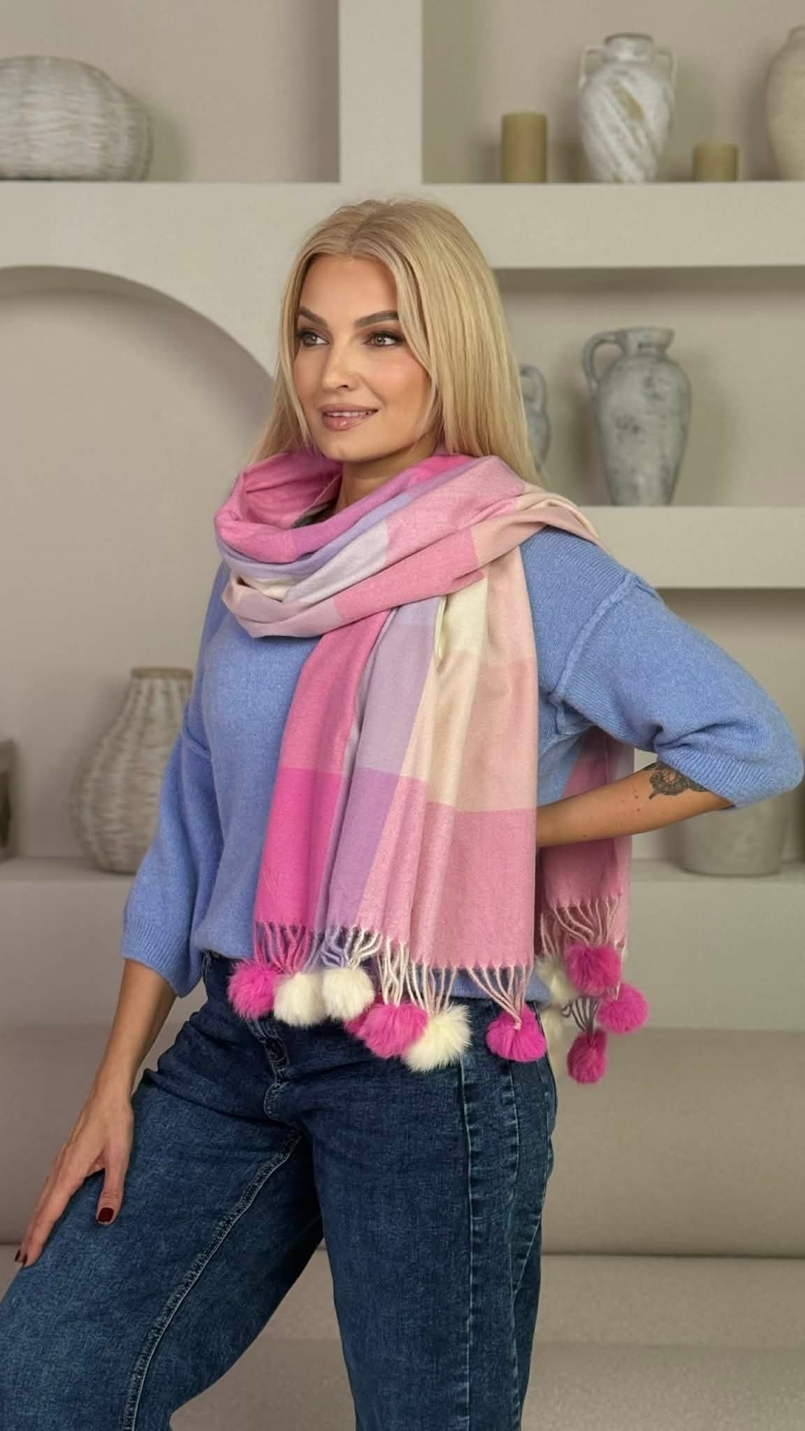 Šalikas „Languotas su kailio burbuliukais”, ryški rožinė/alyvų spalva - Image 2