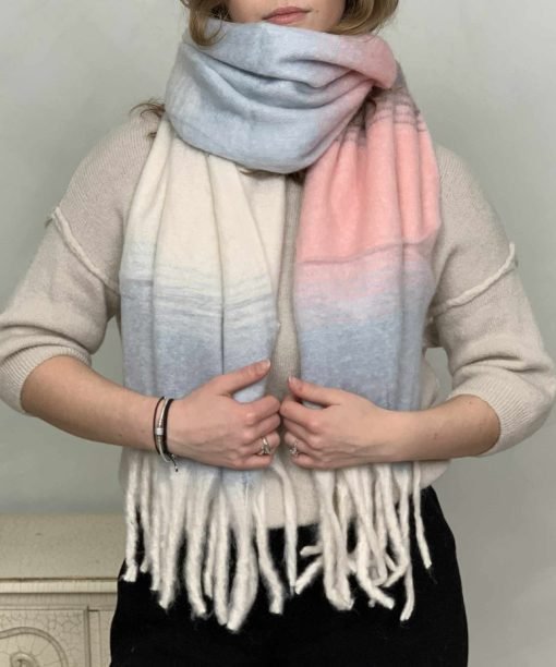 Alternative view of Šalikas "Linijos", žydra/rožinė/pieno