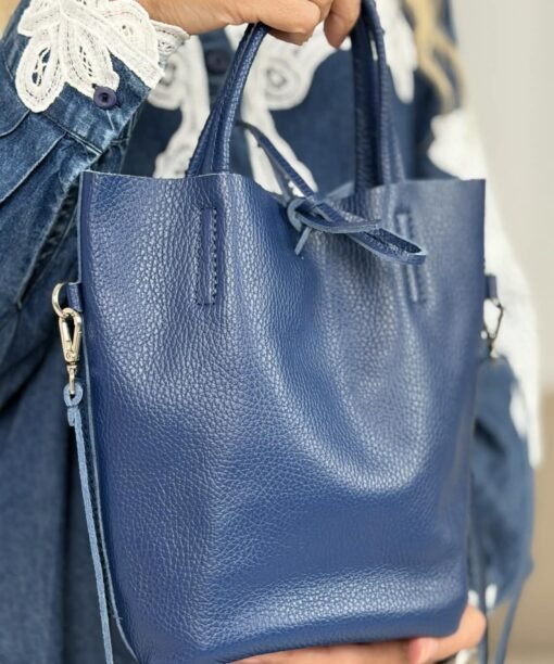 Rankinė, tamsi mėlyna spalva