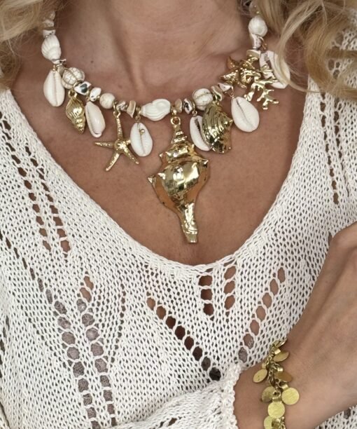 Kaklo papuošalas "Kriauklytės", latte spalva