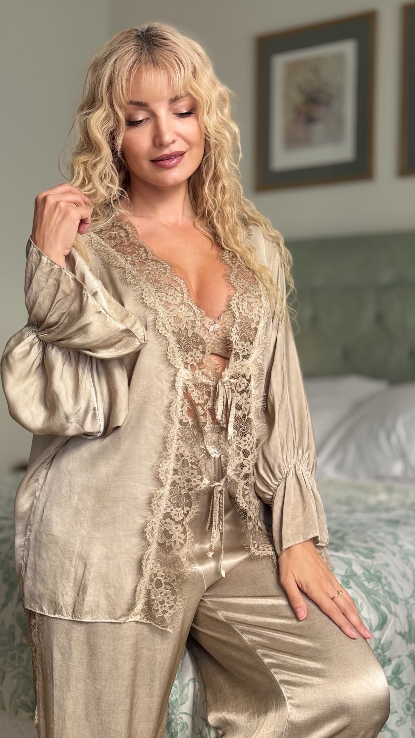 Kimono su nėriniais, pudros spalva